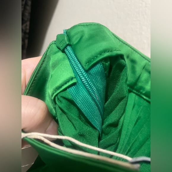 Elegant Green Pleated Skirt size 24 - Picture 6 of 8